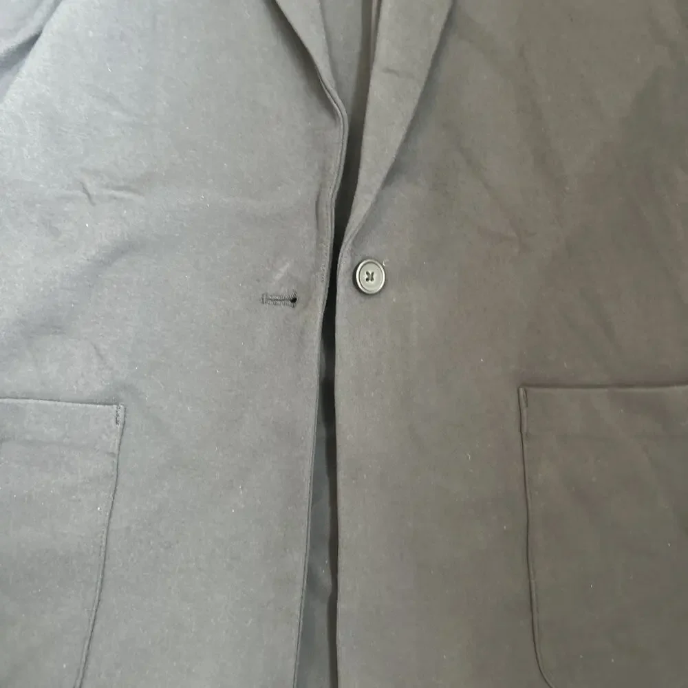 Amazon Essentials Women's Relaxed-Fit Soft Ponte Blazer, Black, X-Large - Picture 11 of 16